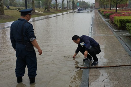 安康廚房水管漏水怎么檢查_廚房上面水管漏水誰管