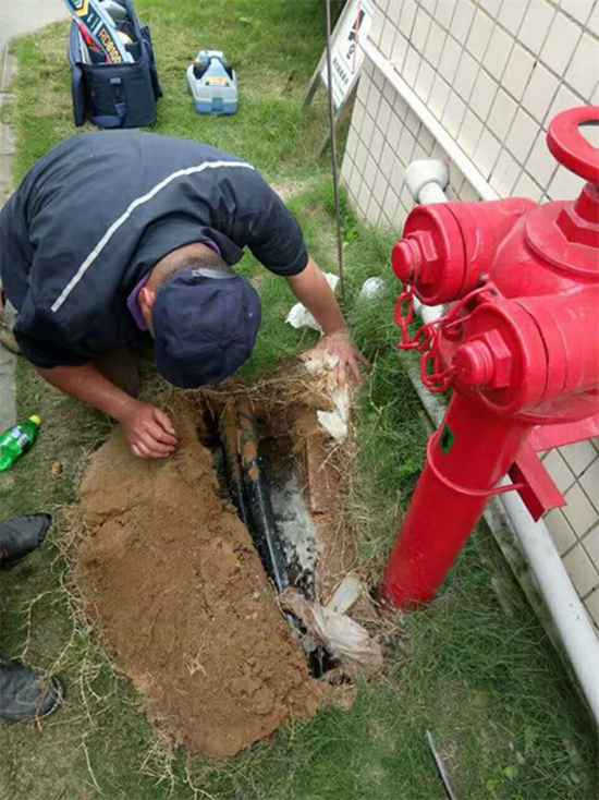 定西墻內(nèi)水管漏水維修_西安高新修理水管漏水維修電話